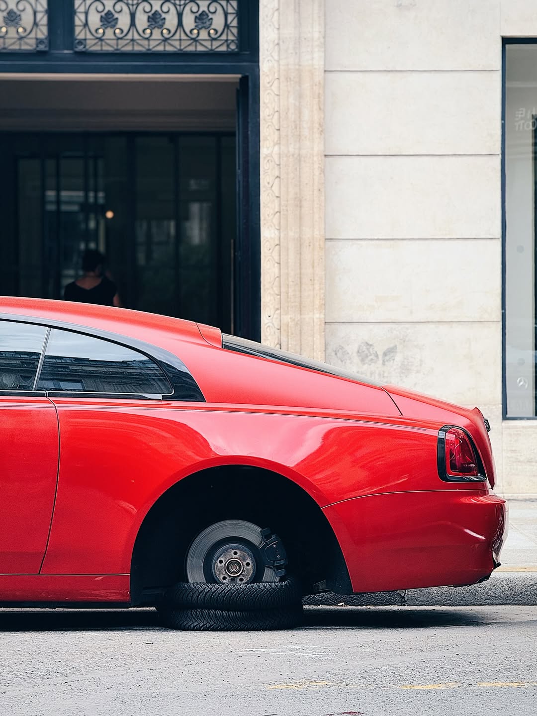 Xe Rolls-Royce 'cờ đỏ sao vàng' ở châu Âu hút 20.000 lượt tương tác, nhiều người hỏi: Sao chỉ có 3 bánh?- Ảnh 6.