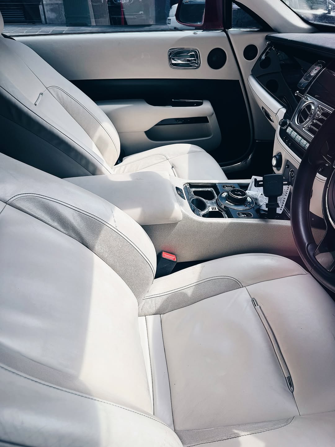 Xe Rolls-Royce 'cờ đỏ sao vàng' ở châu Âu hút 20.000 lượt tương tác, nhiều người hỏi: Sao chỉ có 3 bánh?- Ảnh 10.