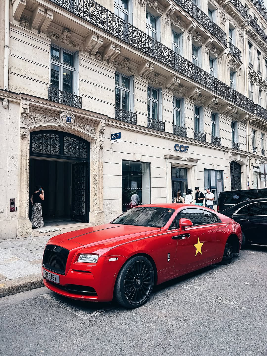 Xe Rolls-Royce 'cờ đỏ sao vàng' ở châu Âu hút 20.000 lượt tương tác, nhiều người hỏi: Sao chỉ có 3 bánh?- Ảnh 2.