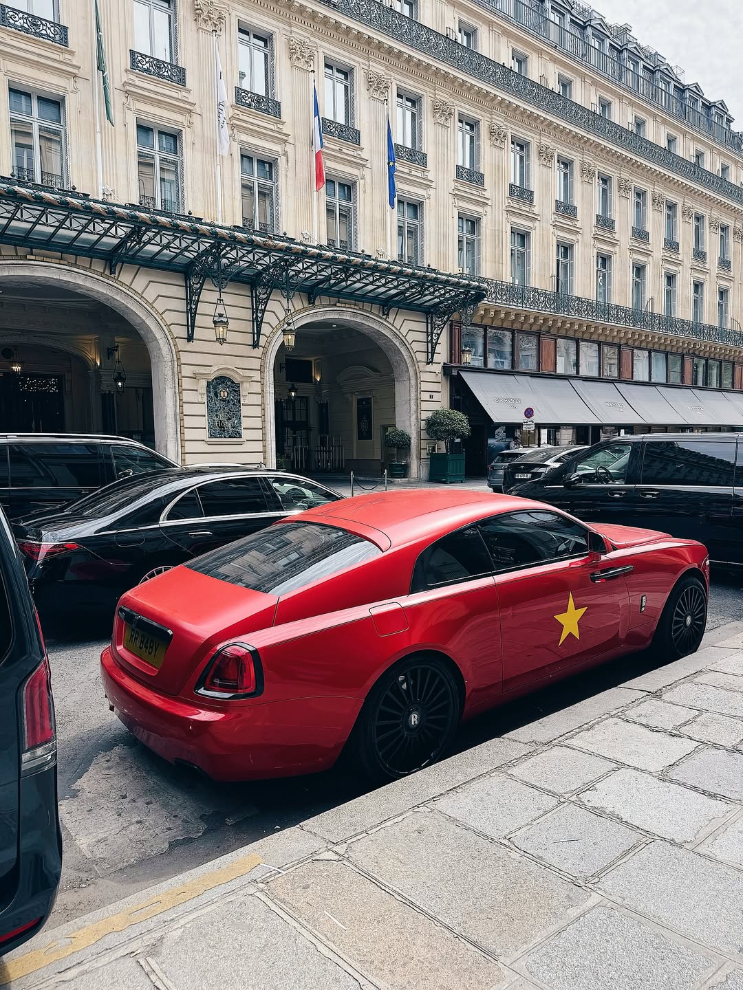 Xe Rolls-Royce 'cờ đỏ sao vàng' ở châu Âu hút 20.000 lượt tương tác, nhiều người hỏi: Sao chỉ có 3 bánh?- Ảnh 4.