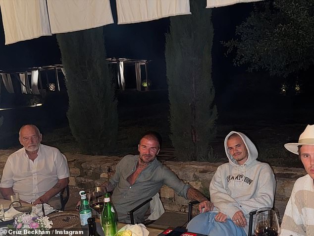 3 thế hệ nhà Beckham đi nghỉ dưỡng vui vẻ, nhưng thật đau lòng vì thiếu Brooklyn Beckham- Ảnh 1.