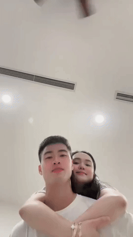 Vợ Duy Mạnh khoe nhan sắc xinh đẹp, ra dáng tiểu thư Hà thành, đã không còn bị chê mặc xấu!- Ảnh 4.