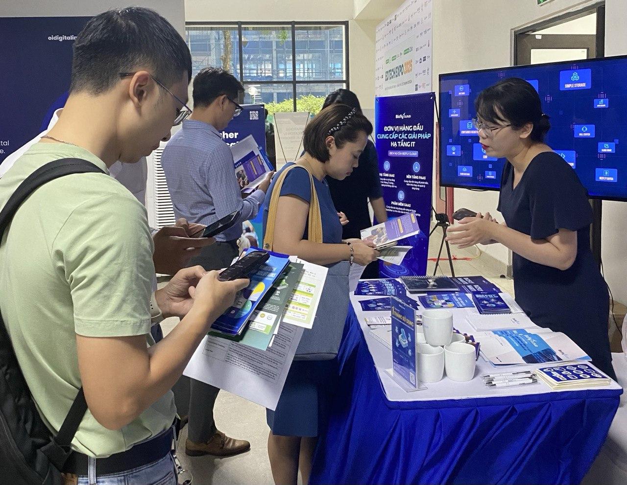 Bizfly Cloud LMS - Nền tảng e-learning triển khai nhanh, dễ dàng cho mọi quy mô học tập tham dự sự kiện EDTECH EXPO 2025- Ảnh 3. Bizfly Cloud LMS - Nền tảng e-learning triển khai nhanh, dễ dàng cho mọi quy mô học tập tham dự sự kiện EDTECH EXPO 2025- Ảnh 3.