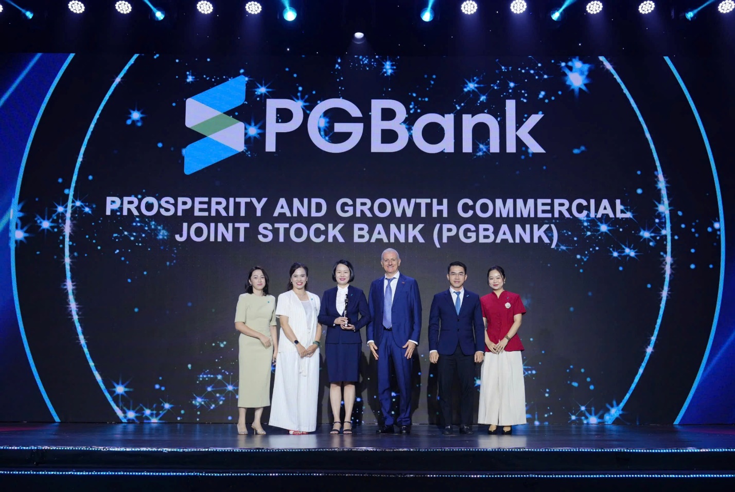 PGBank vinh dự nhận giải thưởng “Nơi làm việc tốt nhất châu Á” do HR Asia bình chọn- Ảnh 2.