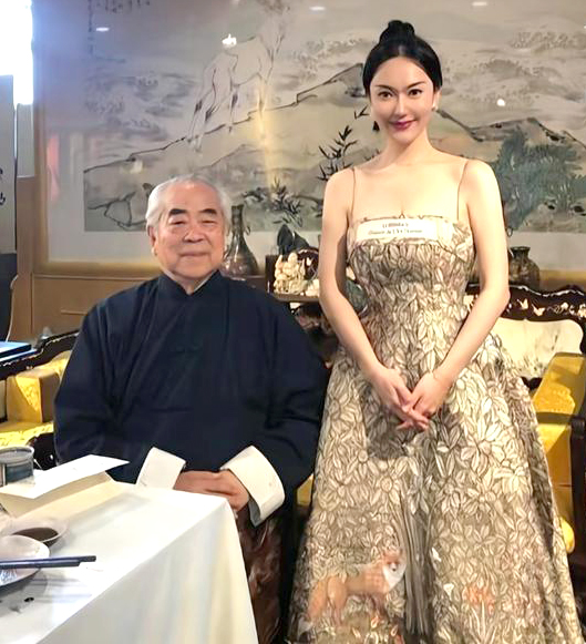 4 cuộc hôn nhân của Phạm Tăng: Từng kết hôn với vợ bạn thân, bóng hồng kém 50 hiện tại nắm giữ nhiều bí mật
- Ảnh 5. 4 cuộc hôn nhân của Phạm Tăng: Từng kết hôn với vợ bạn thân, bóng hồng kém 50 hiện tại nắm giữ nhiều bí mật
- Ảnh 5.