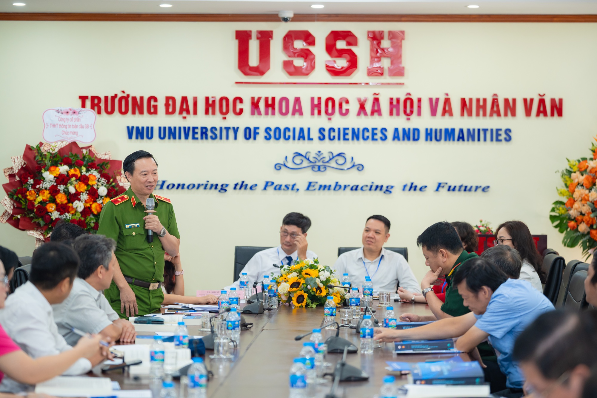 FSI cùng các chuyên gia “gỡ rối” bài toán quản trị dữ liệu trong quản lý công- Ảnh 2. FSI cùng các chuyên gia “gỡ rối” bài toán quản trị dữ liệu trong quản lý công- Ảnh 2.