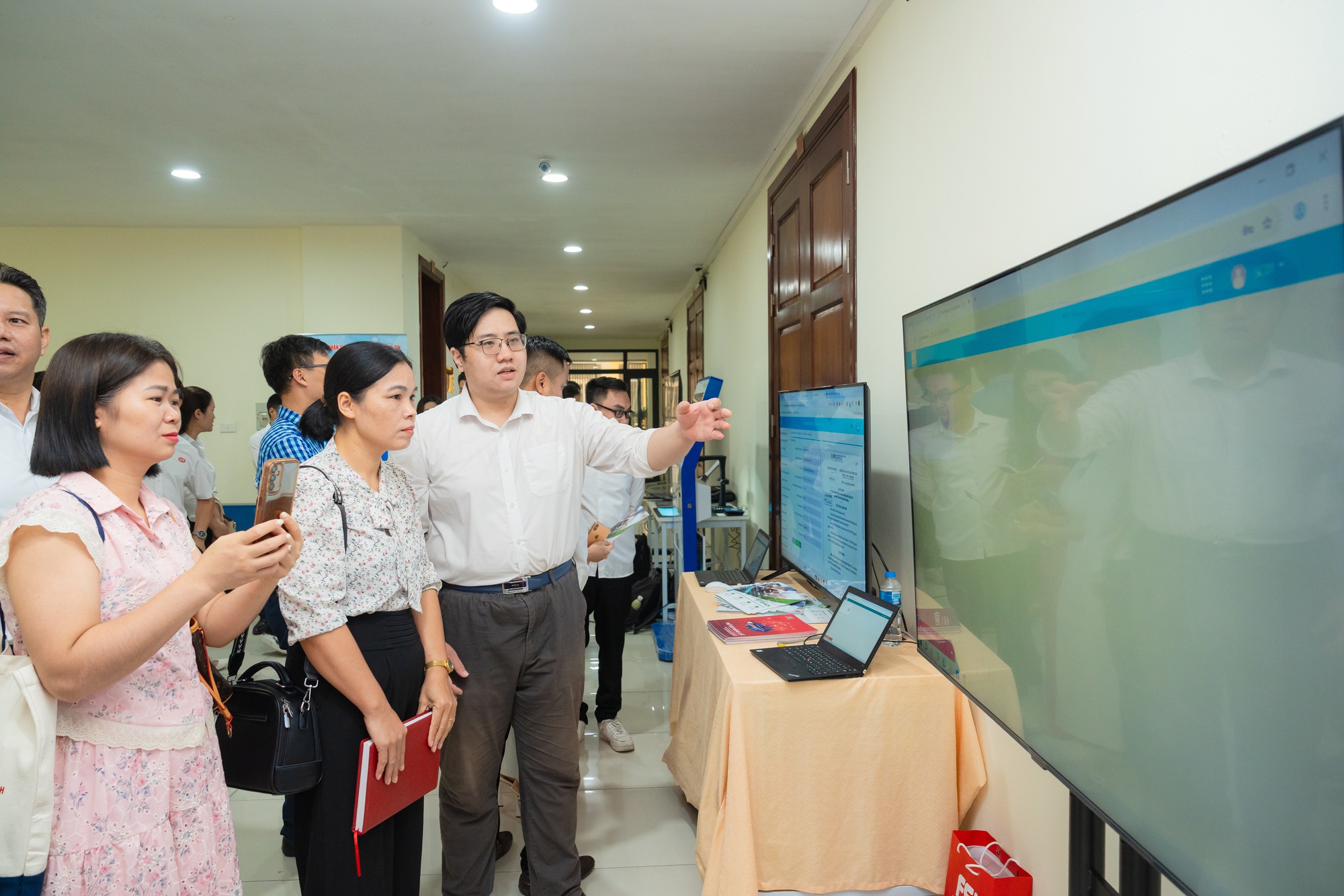 FSI cùng các chuyên gia “gỡ rối” bài toán quản trị dữ liệu trong quản lý công- Ảnh 4. FSI cùng các chuyên gia “gỡ rối” bài toán quản trị dữ liệu trong quản lý công- Ảnh 4.