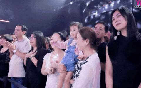 Bảo Anh gây "náo loạn" khi đưa con gái lên sân khấu Em Xinh Say Hi- Ảnh 2.