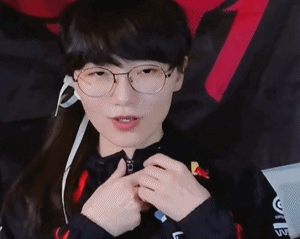 "Hot girl giống hệt Faker" từng có màn thay đồ trên stream vài ngày trước "Hot girl giống hệt Faker" từng có màn thay đồ trên stream vài ngày trước