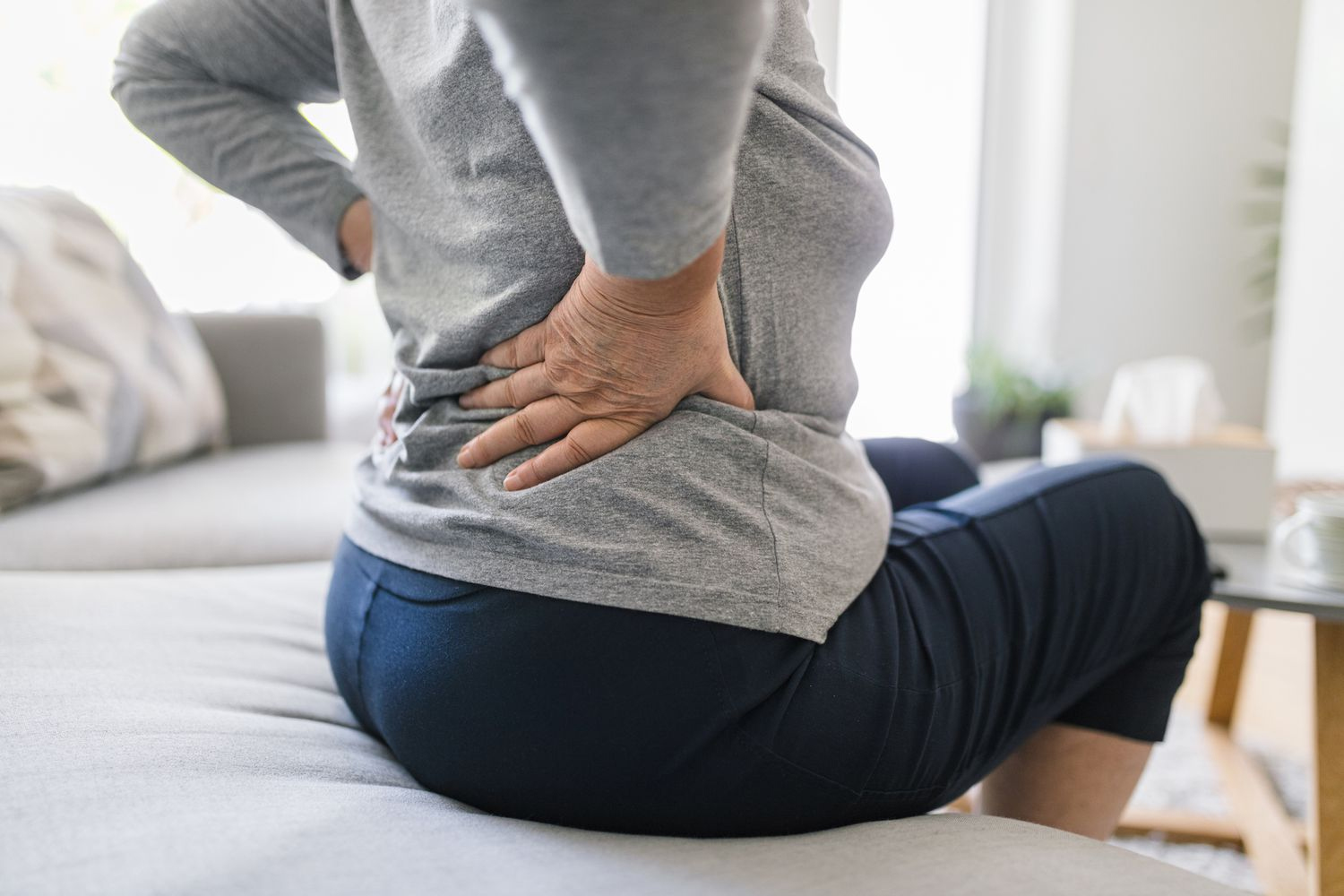 Phụ nữ mãn kinh khó tránh loãng xương: Nếu bạn không thuộc 3 nhóm sau thì xin chúc mừng!- Ảnh 1. Phụ nữ mãn kinh khó tránh loãng xương: Nếu bạn không thuộc 3 nhóm sau thì xin chúc mừng!- Ảnh 1.