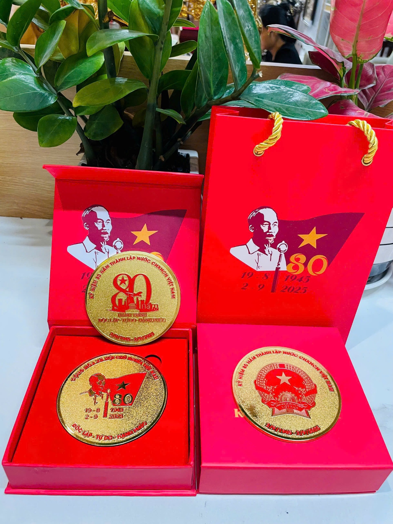 Vinh danh lịch sử với 8000 đồng xu vàng kỷ niệm 80 năm Quốc khánh- Ảnh 5.
