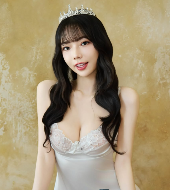 Ba năm liên tiếp nằm trong top 100 hot girl nổi bật, cô nàng gợi cảm bất ngờ "rời cuộc chơi", lý do gây sốc- Ảnh 4.
