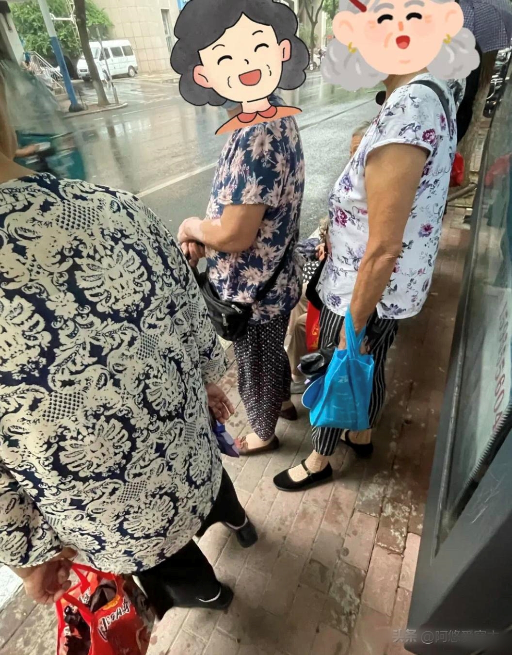 Phụ nữ tuổi 40+ nên tránh mặc áo hoa sặc sỡ, chọn đồ dáng suông thẳng để che khuyết điểm- Ảnh 2.