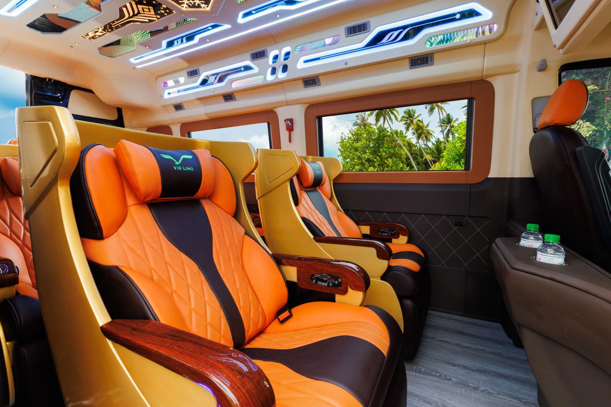 Du lịch Phan Thiết tiện lợi hơn với xe limousine- Ảnh 3.