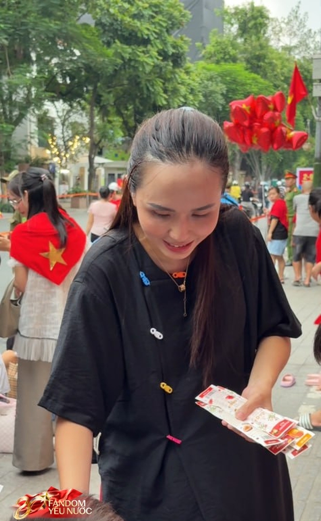 Vợ Duy Mạnh, Văn Quyết khoe góc đu concert quốc gia tuyệt đối điện ảnh từ biệt thự 6 tầng mặt phố Hà Nội- Ảnh 7.