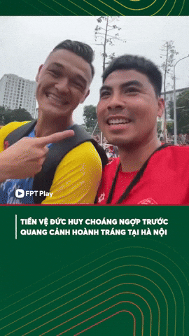 Tiến Linh háo hức khui trúng "sít rịt" cờ hoa phấp phới, Đức Huy choáng ngợp trước dòng người đổ concert quốc gia- Ảnh 4.