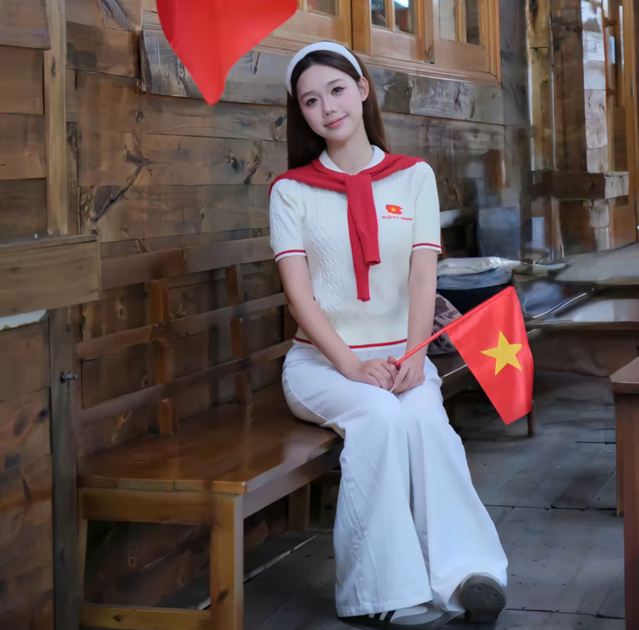 Đi xem diễu binh, diễu hành 2/9 cứ mặc theo tips này: Vừa xinh vừa thoải mái, mưa nắng không lo- Ảnh 2.
