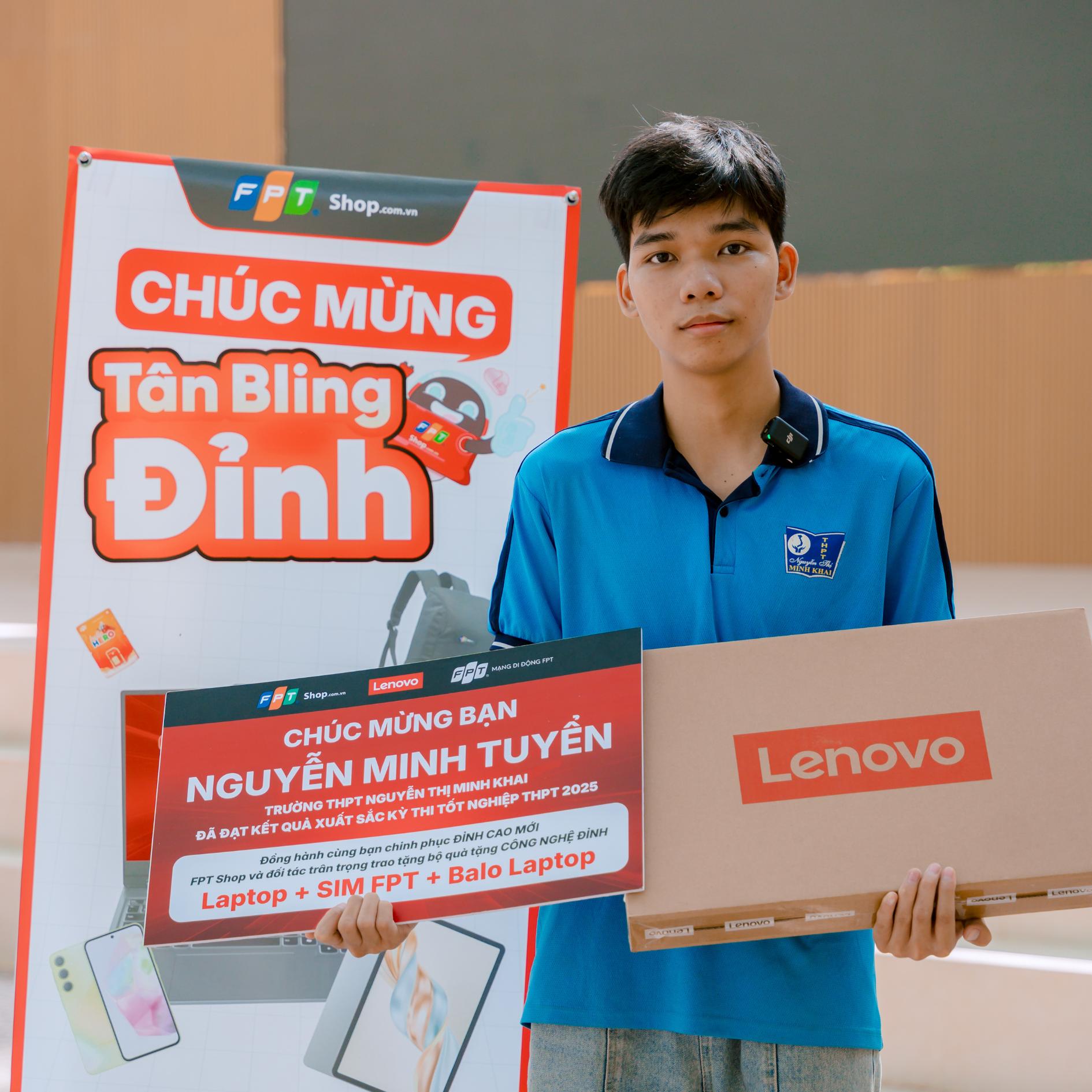 Tiếp sức mùa tựu trường, FPT Shop trao 30 combo công nghệ cho tân sinh viên có thành tích xuất sắc- Ảnh 2.