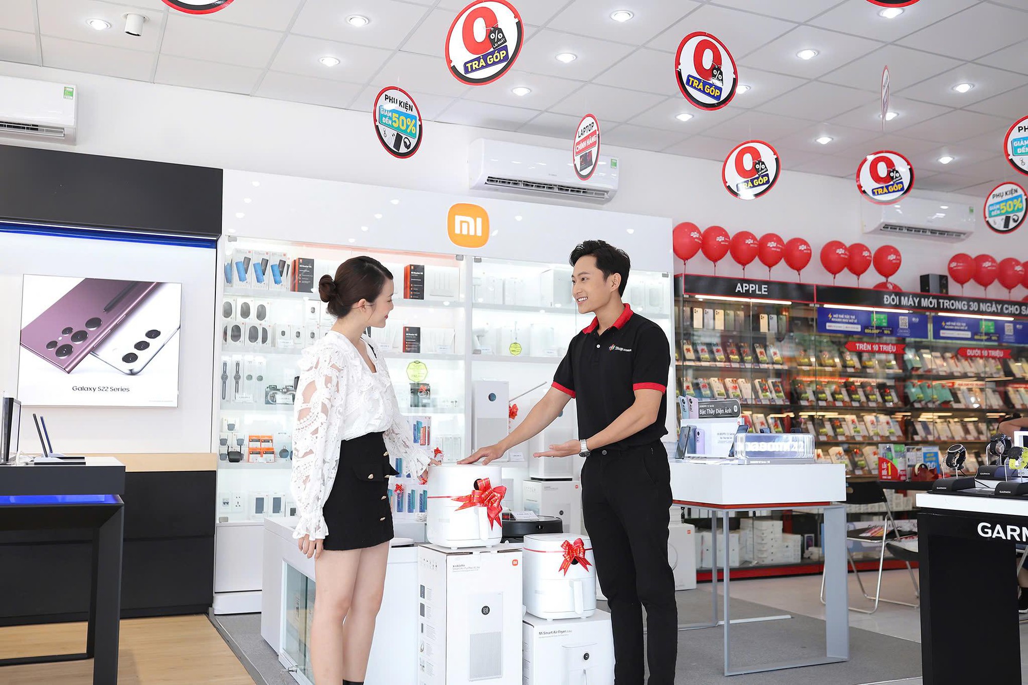 Tiếp sức mùa tựu trường, FPT Shop trao 30 combo công nghệ cho tân sinh viên có thành tích xuất sắc- Ảnh 3.