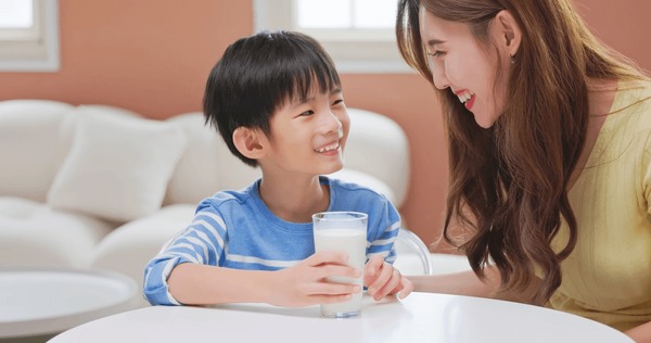 Đừng ép con uống sữa để tăng cân: Mẹ cứ nuôi theo cách này đảm bảo con khỏe mạnh, không biếng ăn- Ảnh 4. Đừng ép con uống sữa để tăng cân: Mẹ cứ nuôi theo cách này đảm bảo con khỏe mạnh, không biếng ăn- Ảnh 4.