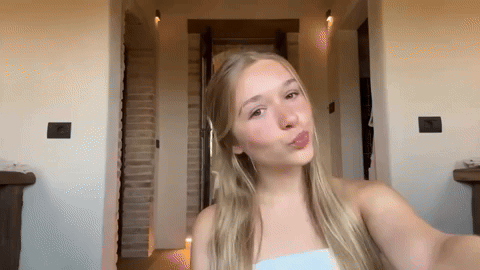 8s tiểu thư Harper diện áo cúp ngực ngồi make-up khiến fan nhận ra út cưng nhà Beckham đã thành thiếu nữ thật rồi!- Ảnh 1.