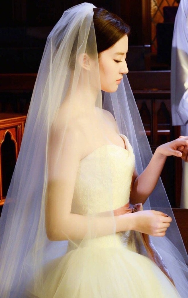 Cú tái hợp được mong ngóng nhất châu Á: Cô dâu Lưu Diệc Phi - chú rể Song Seung Hun cưới nhau sẽ thế nào?- Ảnh 14. Cú tái hợp được mong ngóng nhất châu Á: Cô dâu Lưu Diệc Phi - chú rể Song Seung Hun cưới nhau sẽ thế nào?- Ảnh 14.