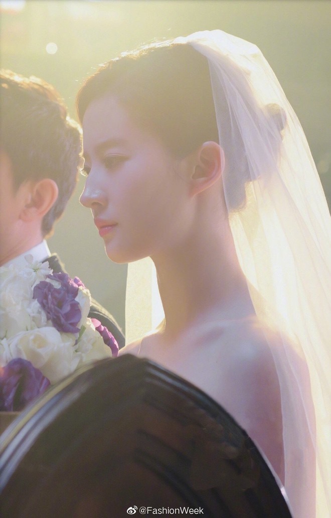Cú tái hợp được mong ngóng nhất châu Á: Cô dâu Lưu Diệc Phi - chú rể Song Seung Hun cưới nhau sẽ thế nào?- Ảnh 15. Cú tái hợp được mong ngóng nhất châu Á: Cô dâu Lưu Diệc Phi - chú rể Song Seung Hun cưới nhau sẽ thế nào?- Ảnh 15.