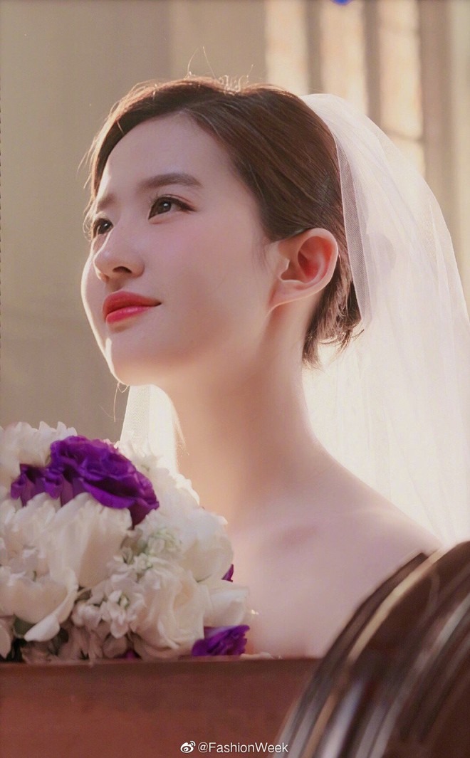 Cú tái hợp được mong ngóng nhất châu Á: Cô dâu Lưu Diệc Phi - chú rể Song Seung Hun cưới nhau sẽ thế nào?- Ảnh 16. Cú tái hợp được mong ngóng nhất châu Á: Cô dâu Lưu Diệc Phi - chú rể Song Seung Hun cưới nhau sẽ thế nào?- Ảnh 16.