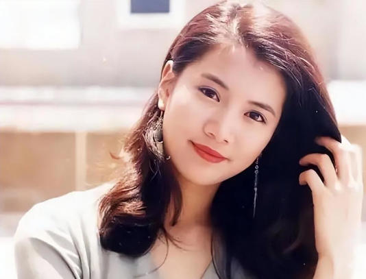 “Cái mỏ hỗn nhất showbiz” thừa nhận quá khứ “bé ba”, bị cấm sóng vì đắc tội “ông lớn”- Ảnh 5. “Cái mỏ hỗn nhất showbiz” thừa nhận quá khứ “bé ba”, bị cấm sóng vì đắc tội “ông lớn”- Ảnh 5.
