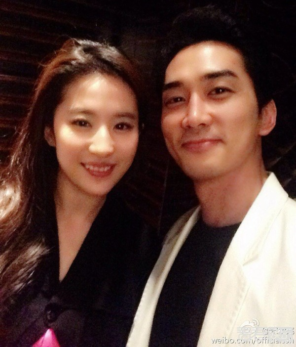 Cú tái hợp được mong ngóng nhất châu Á: Cô dâu Lưu Diệc Phi - chú rể Song Seung Hun cưới nhau sẽ thế nào?- Ảnh 4. Cú tái hợp được mong ngóng nhất châu Á: Cô dâu Lưu Diệc Phi - chú rể Song Seung Hun cưới nhau sẽ thế nào?- Ảnh 4.