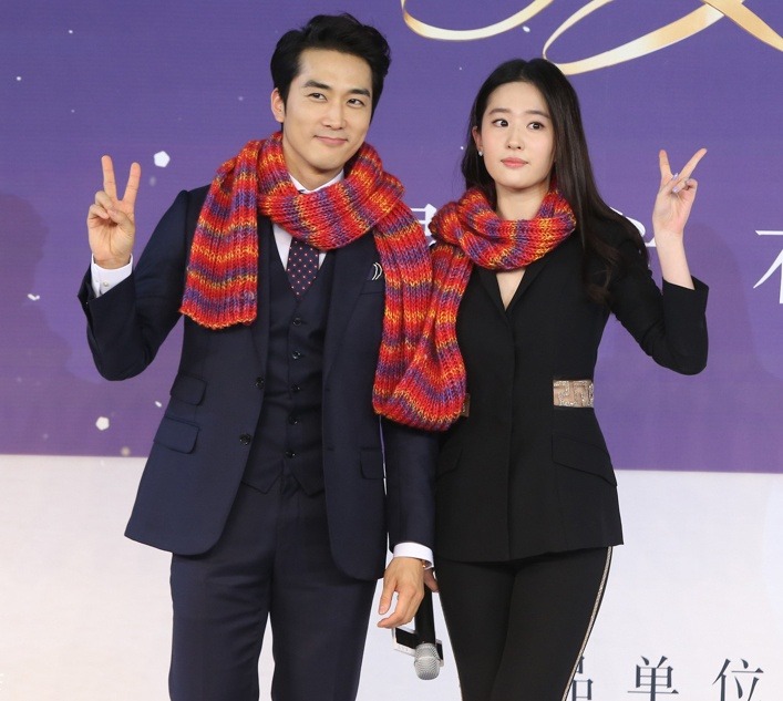 Cú tái hợp được mong ngóng nhất châu Á: Cô dâu Lưu Diệc Phi - chú rể Song Seung Hun cưới nhau sẽ thế nào?- Ảnh 7. Cú tái hợp được mong ngóng nhất châu Á: Cô dâu Lưu Diệc Phi - chú rể Song Seung Hun cưới nhau sẽ thế nào?- Ảnh 7.