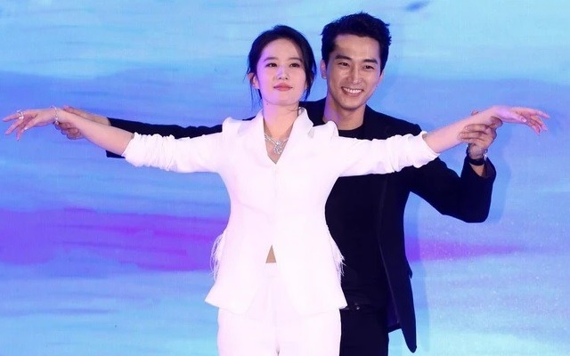 Cú tái hợp được mong ngóng nhất châu Á: Cô dâu Lưu Diệc Phi - chú rể Song Seung Hun cưới nhau sẽ thế nào?- Ảnh 6. Cú tái hợp được mong ngóng nhất châu Á: Cô dâu Lưu Diệc Phi - chú rể Song Seung Hun cưới nhau sẽ thế nào?- Ảnh 6.