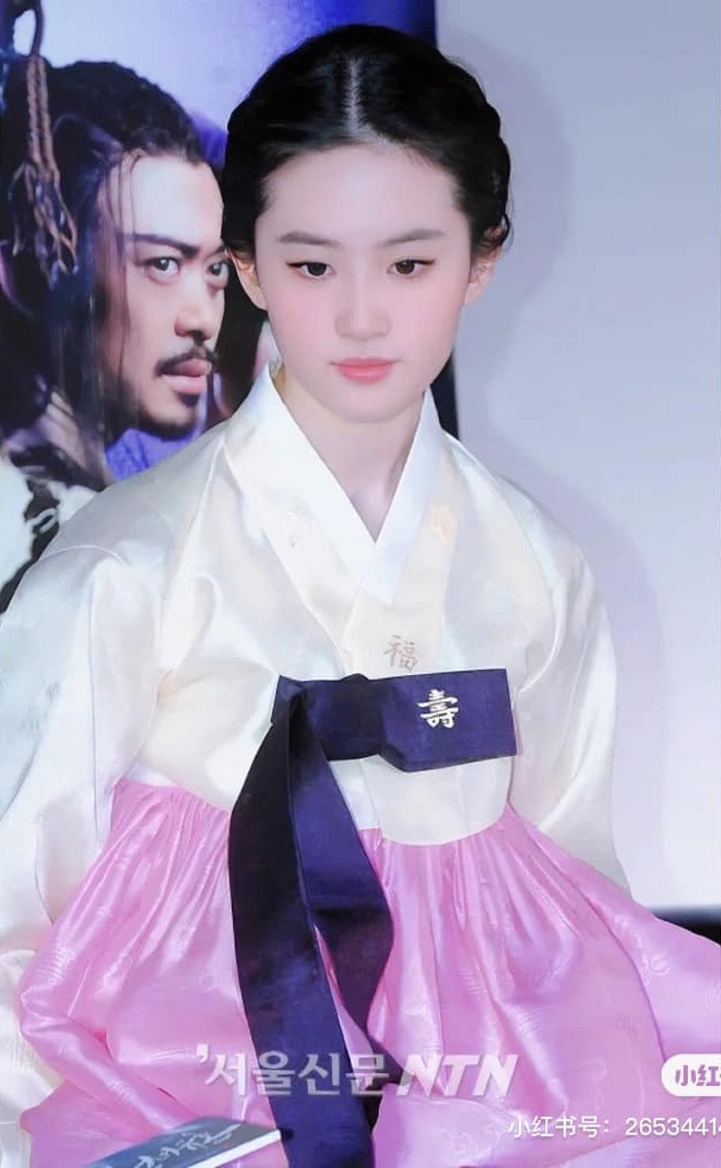 Cú tái hợp được mong ngóng nhất châu Á: Cô dâu Lưu Diệc Phi - chú rể Song Seung Hun cưới nhau sẽ thế nào?- Ảnh 9. Cú tái hợp được mong ngóng nhất châu Á: Cô dâu Lưu Diệc Phi - chú rể Song Seung Hun cưới nhau sẽ thế nào?- Ảnh 9.