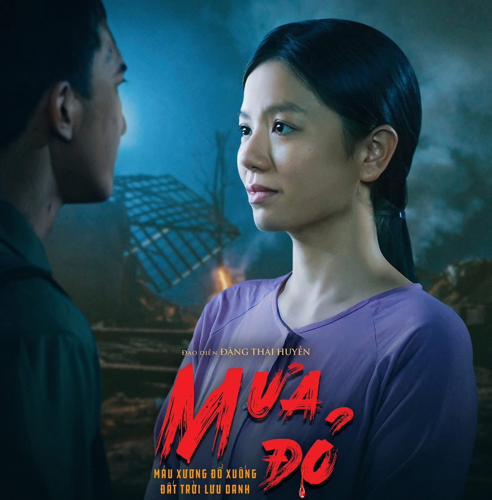 Bóng hồng duy nhất của "Mưa Đỏ" trong tà áo dài truyền thống: Dịu dàng như chính nhân vật cô lái đò Hồng trong phim- Ảnh 1. Bóng hồng duy nhất của "Mưa Đỏ" trong tà áo dài truyền thống: Dịu dàng như chính nhân vật cô lái đò Hồng trong phim- Ảnh 1.