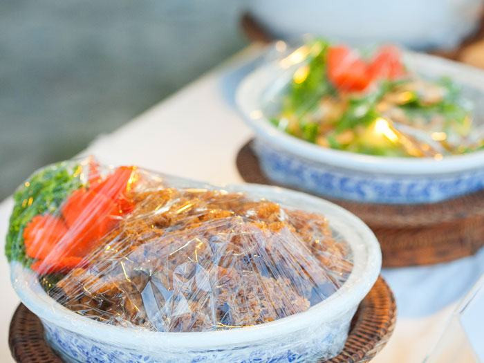 Nguy hiểm hơn cả thức ăn ôi thiu: Sai lầm khi dùng màng bọc thực phẩm mà 9/10 người mắc phải- Ảnh 1.