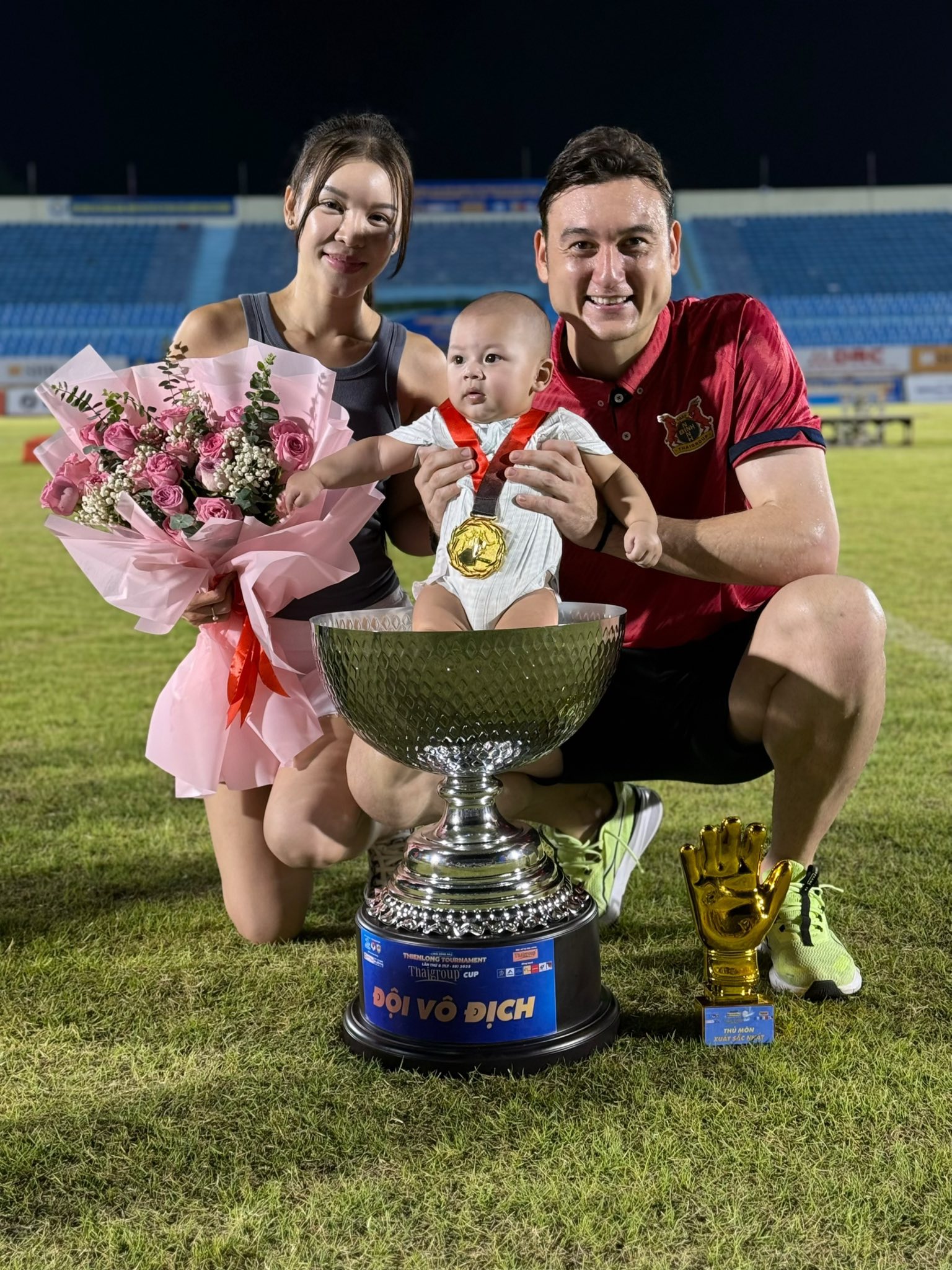 Thủ môn Lâm Tây tặng đồng hồ kim cương trăm triệu cho nàng WAG nóng bỏng nhất làng bóng đá- Ảnh 4.