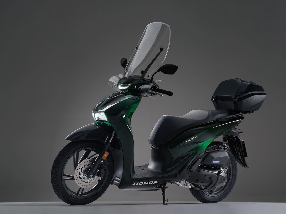 Một mẫu xe tay ga Honda được ưu đãi khủng dịp Quốc khánh: Người mua được tặng kèm xe máy điện- Ảnh 1.