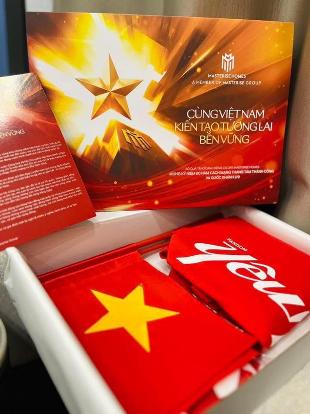 Cư dân Masterise Homes nhận quà yêu nước, tự hào chung tay phủ đỏ Việt Nam- Ảnh 6.