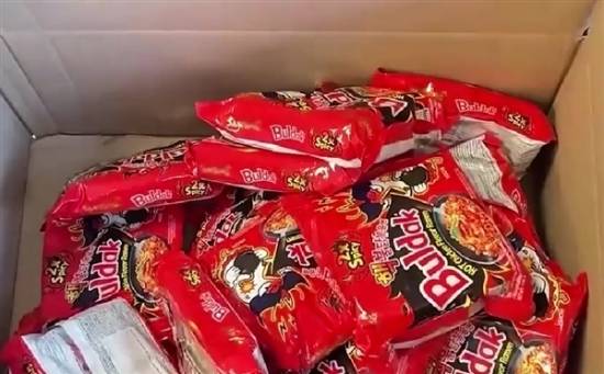 Ăn mì cay đến mức thủng dạ dày, nữ streamer "ăn vạ" nhà sản xuất, đòi bồi thường triệu đô- Ảnh 2.
