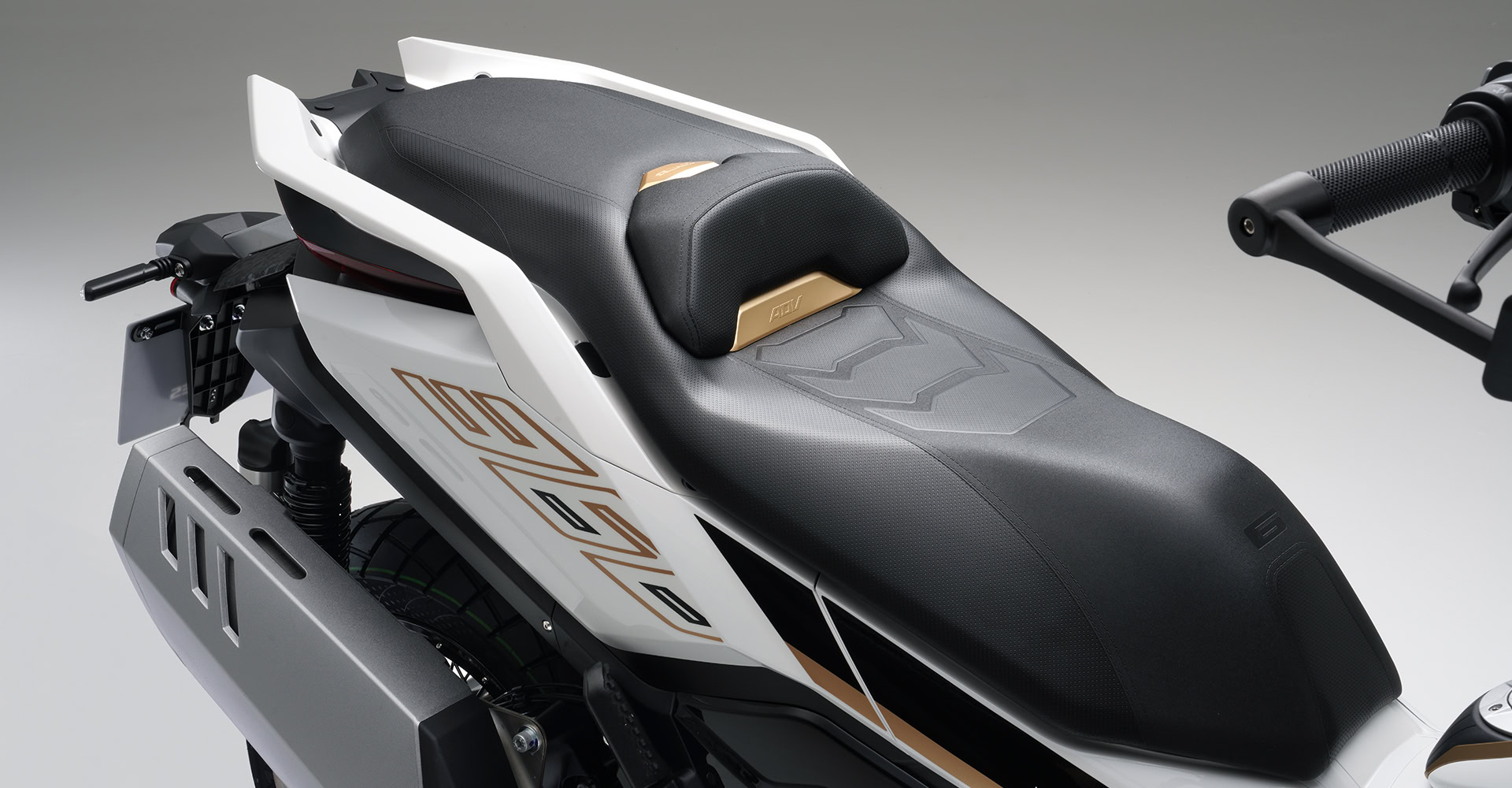 Vừa ra mắt Việt Nam xe tay ga dân phượt thích mê: Sức mạnh và công nghệ vượt xe Honda, Yamaha, giá rẻ hơn- Ảnh 7.