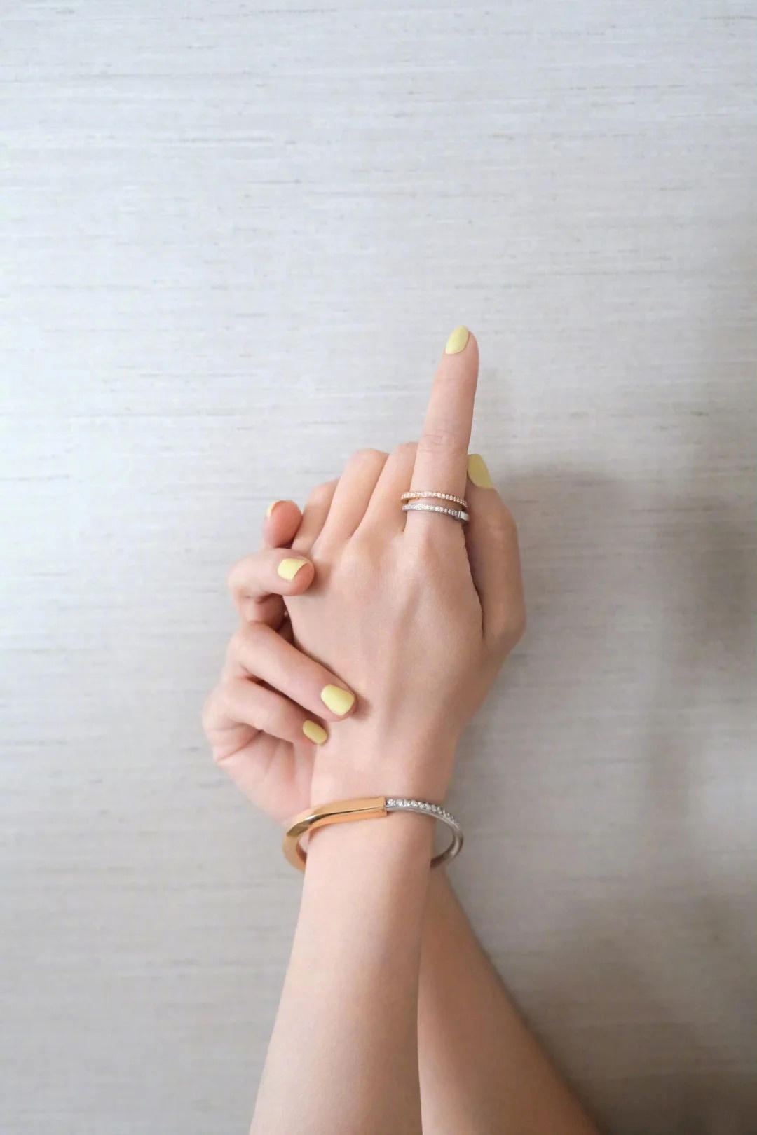 Nàng "Triệu Mẫn đẹp nhất màn ảnh" Giả Tịnh Văn để móng tay màu vàng: Bí quyết phong thủy hút may mắn, tài lộc?- Ảnh 5.