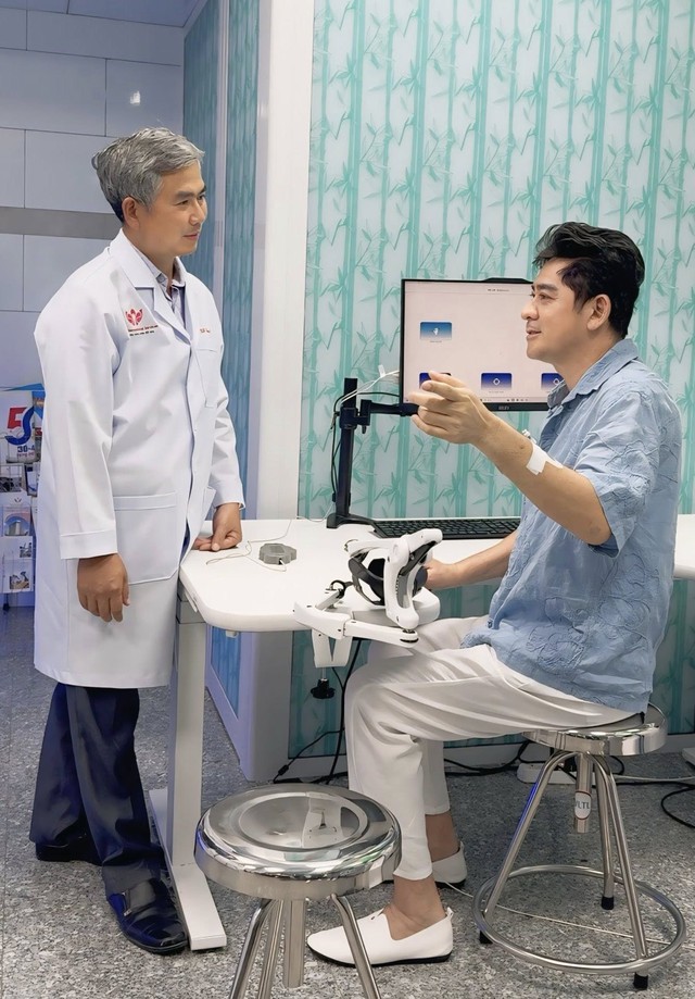 Số phận trái ngược của 3 “nam thần màn ảnh Việt” thập niên 90: Người bị đột quỵ 2 lần, người từ chối kết hôn- Ảnh 9. Số phận trái ngược của 3 “nam thần màn ảnh Việt” thập niên 90: Người bị đột quỵ 2 lần, người từ chối kết hôn- Ảnh 9.