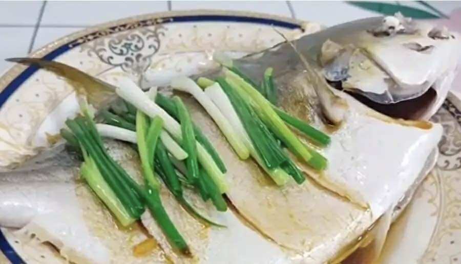 "Làm sao để hấp cá chim thơm ngon, mềm mại, đậm đà mà không tanh?": Đầu bếp lâu năm sẽ chỉ mẹo từ A-Z- Ảnh 11.