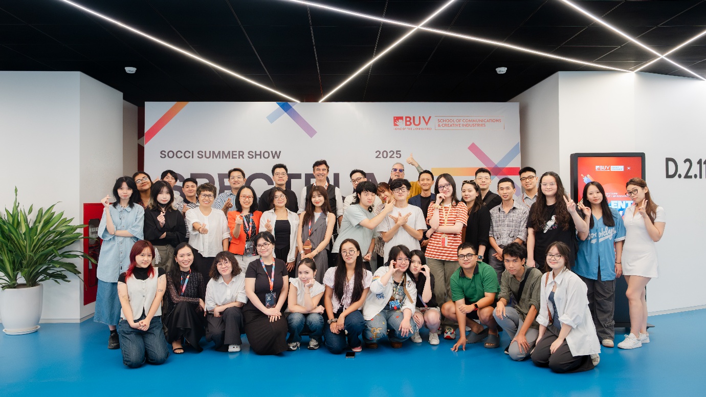 Sinh viên ngành sáng tạo BUV “ghi điểm” với portfolio ấn tượng tại Career Day- Ảnh 1.