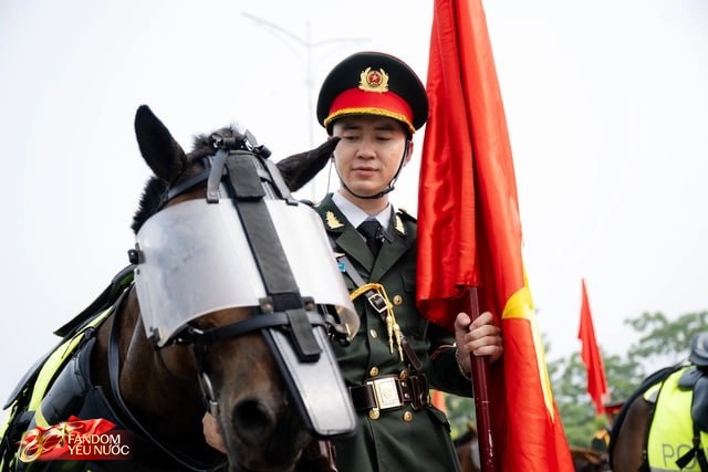 Được gọi "chồng ơi", Trung uý nổi tiếng khối Kỵ binh không đáp lại: Lý do bất ngờ- Ảnh 4. Được gọi "chồng ơi", Trung uý nổi tiếng khối Kỵ binh không đáp lại: Lý do bất ngờ- Ảnh 4.