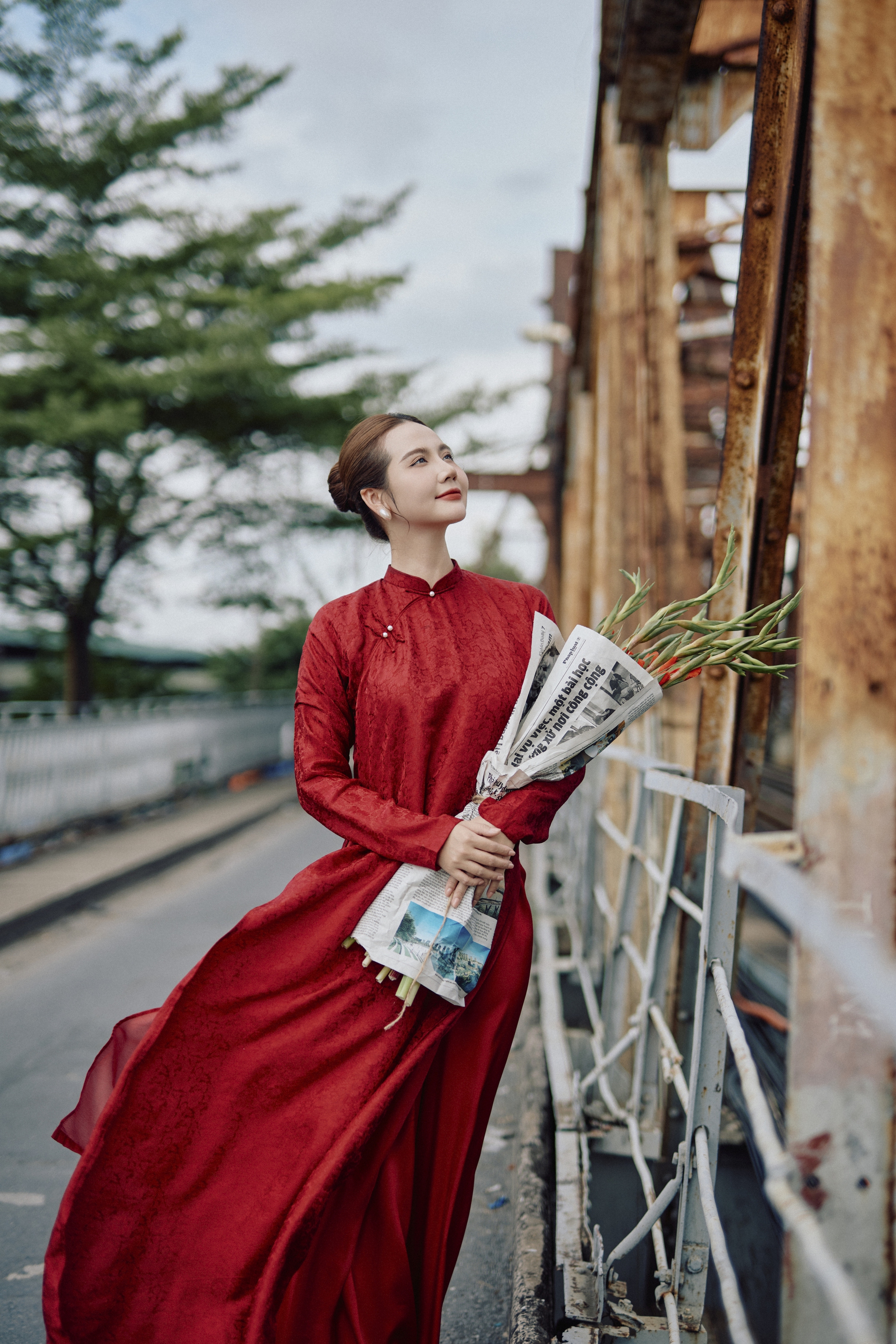 Mai Ngọc, Huyền Lizzie và nhiều nghệ sĩ thướt tha trong tà áo dài mừng ngày đại lễ- Ảnh 2.