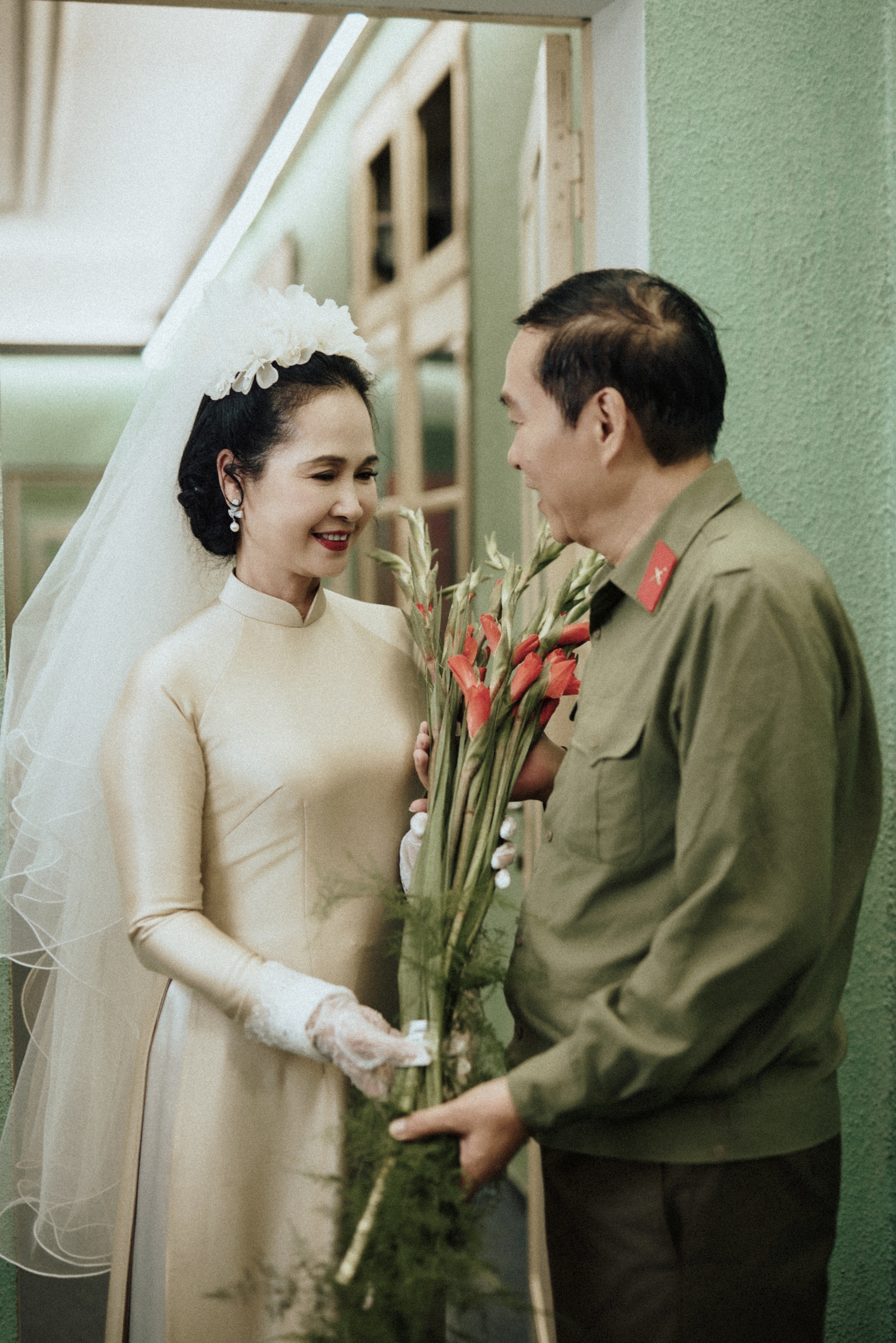 Mai Ngọc, Huyền Lizzie và nhiều nghệ sĩ thướt tha trong tà áo dài mừng ngày đại lễ- Ảnh 6.