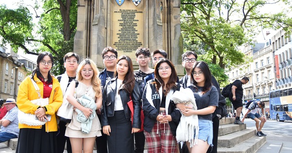 Cơ hội học tập, khám phá văn hóa toàn cầu với 2 tuần trải nghiệm nước Anh- Ảnh 1.