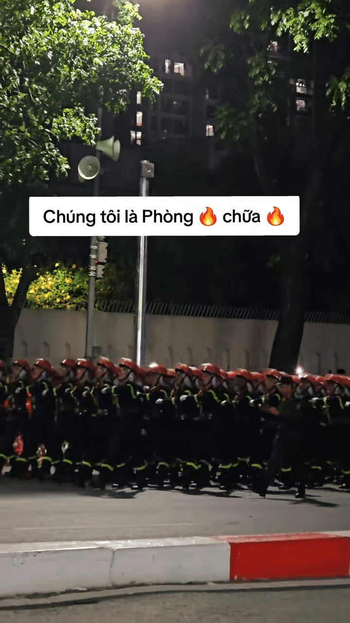 Ca khúc của Lê Dương Bảo Lâm bất ngờ vang lên làm các chiến sĩ tập diễu binh nhịn cười không nổi- Ảnh 4.