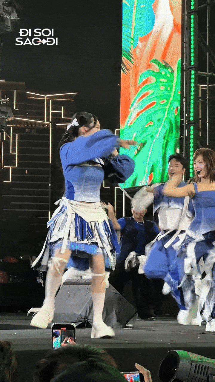 Tiểu thư 12 tuổi của "đại gia" showbiz Việt mặc áo dài, dự triển lãm khủng nhất trước thềm Đại lễ 2/9- Ảnh 9.